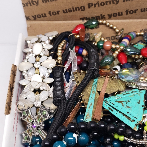 2+ lb. Vintage to Now Mixed Craft/Wearable Jewelry Lot. - Picture 2 of 5